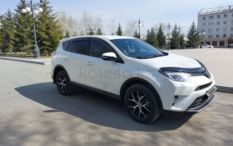 Toyota RAV4 2017 года за 13 500 000 тг. в Семей