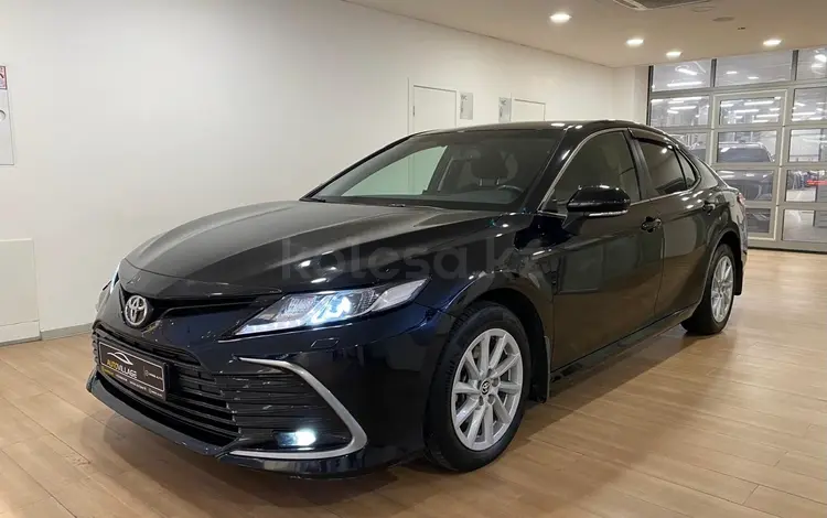 Toyota Camry 2021 года за 13 990 000 тг. в Астана