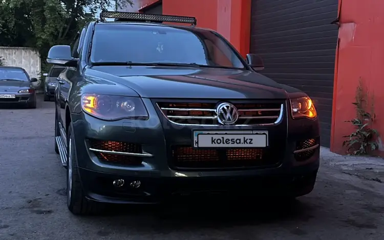 Volkswagen Touareg 2008 года за 7 500 000 тг. в Караганда