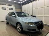 Volkswagen Passat 2006 годаfor1 200 000 тг. в Караганда