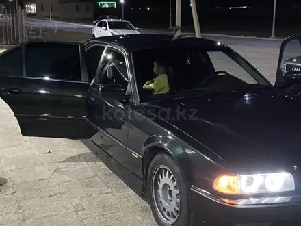 BMW 740 1996 года за 3 200 000 тг. в Жанаозен – фото 4