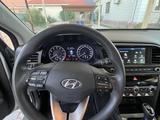 Hyundai Elantra 2019 года за 8 500 000 тг. в Атырау – фото 5