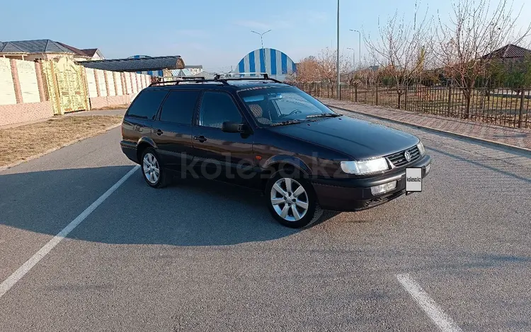 Volkswagen Passat 1994 годаfor2 500 000 тг. в Шымкент