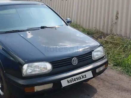 Volkswagen Golf 1997 года за 1 650 000 тг. в Караганда – фото 2