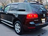 Volkswagen Touareg 2005 года за 6 200 000 тг. в Астана – фото 3