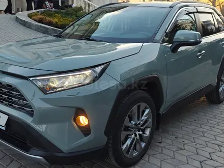 Toyota RAV4 2020 года за 14 500 000 тг. в Усть-Каменогорск – фото 2