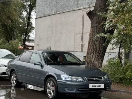 Toyota Camry 2001 года за 4 300 000 тг. в Алматы – фото 2