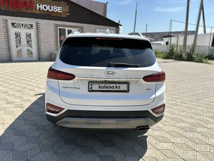 Hyundai Santa Fe 2019 года за 11 800 000 тг. в Уральск – фото 4