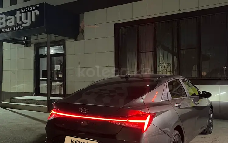 Hyundai Elantra 2022 года за 11 900 000 тг. в Атырау