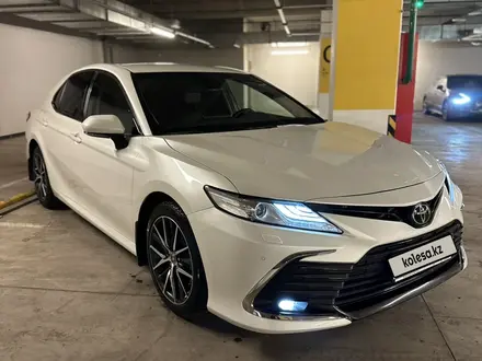 Toyota Camry 2021 года за 16 800 000 тг. в Алматы – фото 3