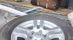 Зимние шины с дисками на Toyota Pradoүшін350 000 тг. в Усть-Каменогорск