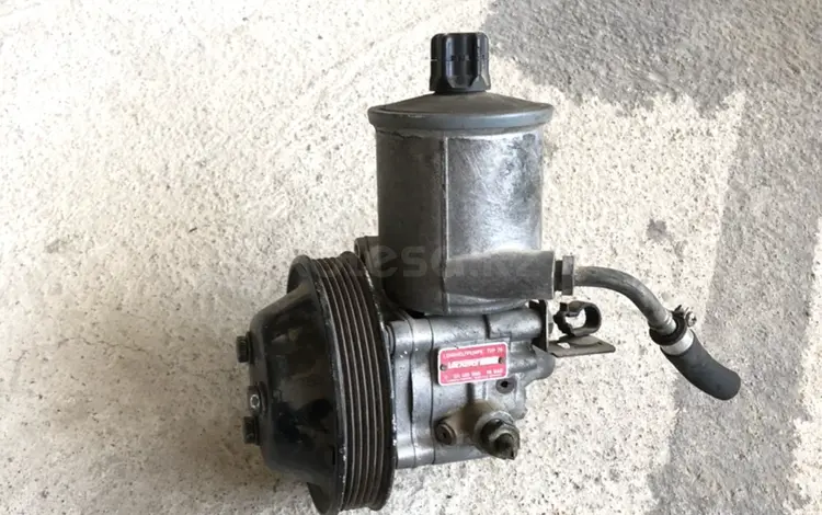 Гур насос на m104 двигатель, w124 мерседес. за 25 000 тг. в Шымкент