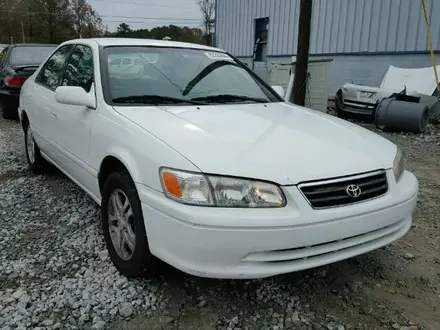 Toyota Camry 2000 года за 120 000 тг. в Алматы