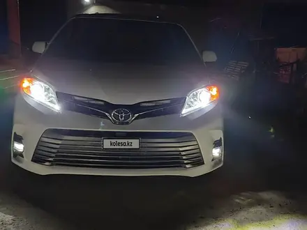 Toyota Sienna 2015 года за 9 800 000 тг. в Шымкент