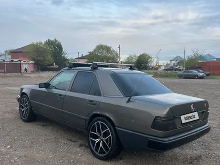 Mercedes-Benz E 260 1989 года за 1 200 000 тг. в Астана – фото 2