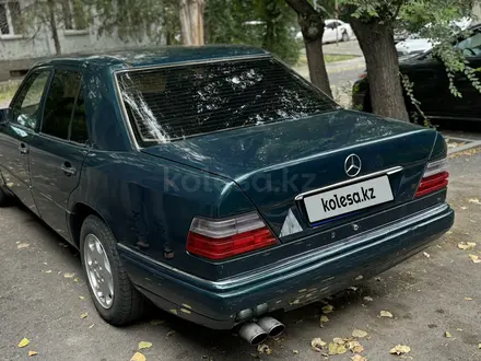 Mercedes-Benz E 220 1995 года за 2 600 000 тг. в Алматы – фото 6