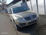 Volkswagen Touareg 2004 года за 5 000 000 тг. в Есик – фото 5