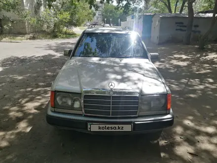 Mercedes-Benz E 200 1992 года за 1 800 000 тг. в Павлодар – фото 9