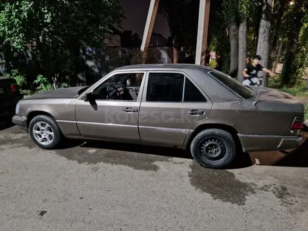 Mercedes-Benz E 230 1988 года за 600 000 тг. в Алматы