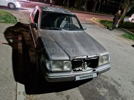Mercedes-Benz E 230 1988 года за 600 000 тг. в Алматы – фото 4