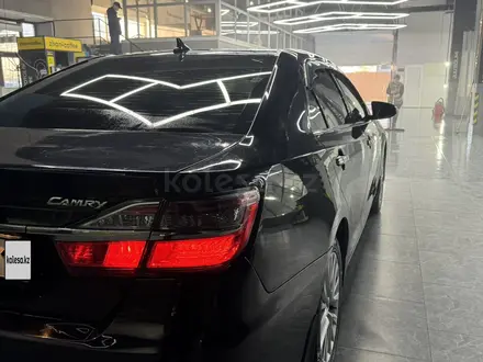 Toyota Camry 2015 года за 11 500 000 тг. в Семей – фото 2