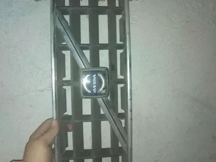 Решетка радиатора Volvo xc70 за 5 000 тг. в Алматы – фото 5
