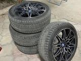 Комплект зимних колёс BMW (диски + резина) за 230 000 тг. в Алматы – фото 2