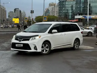 Toyota Sienna, 2012