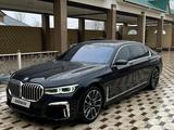 BMW 750 2020 года за 50 000 000 тг. в Астана