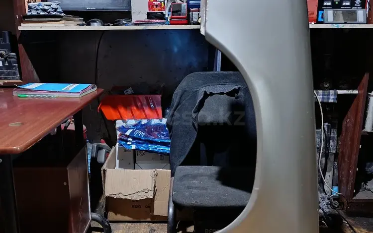 Крыло переднее на Мерседес W124 за 30 000 тг. в Караганда