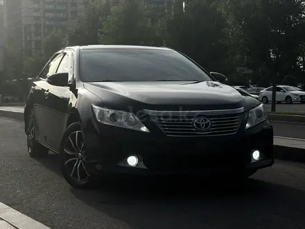 Toyota Camry 2014 года за 9 900 000 тг. в Алматы – фото 2