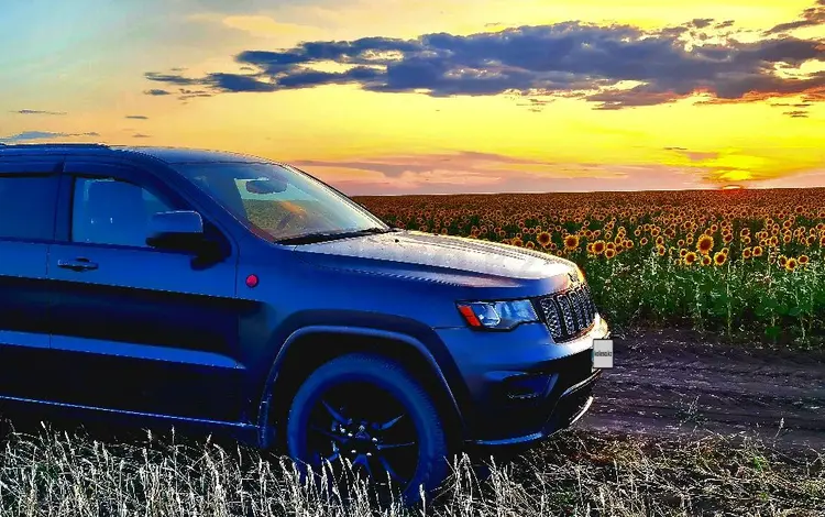 Jeep Grand Cherokee 2018 годаfor22 000 000 тг. в Астана