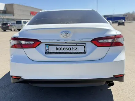 Toyota Camry 2021 года за 14 100 000 тг. в Усть-Каменогорск – фото 4