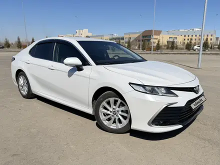 Toyota Camry 2021 года за 14 100 000 тг. в Усть-Каменогорск – фото 2