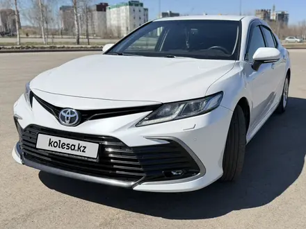 Toyota Camry 2021 года за 14 100 000 тг. в Усть-Каменогорск