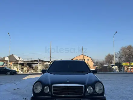 Mercedes-Benz E 320 1998 года за 4 500 000 тг. в Алматы