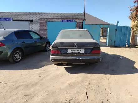 Mercedes-Benz E 230 1993 года за 400 000 тг. в Семей – фото 3