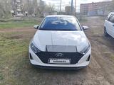 Hyundai i20 2023 года за 6 900 000 тг. в Караганда – фото 2