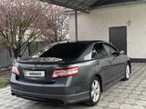 Toyota Camry 2010 года за 7 300 000 тг. в Алматы – фото 4