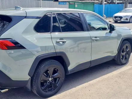 Toyota RAV4 2021 года за 15 800 000 тг. в Алматы – фото 2