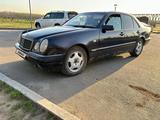 Mercedes-Benz E 230 1995 года за 2 600 000 тг. в Павлодар – фото 4