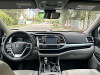 Toyota Highlander 2017 года за 13 500 000 тг. в Алматы