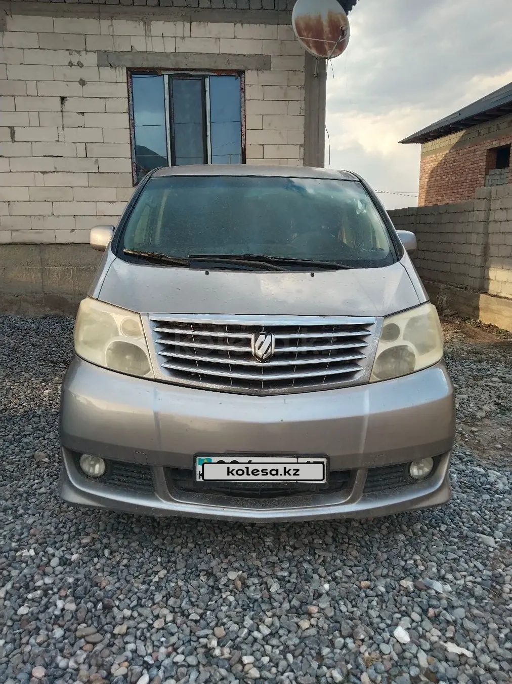 Toyota Alphard, 2004