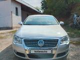 Volkswagen Passat 2005 годаүшін3 300 000 тг. в Алматы