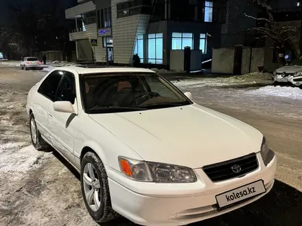 Toyota Camry 1999 года за 3 300 000 тг. в Алматы – фото 2