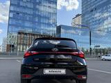 Hyundai i20 2023 года за 7 887 000 тг. в Астана – фото 2