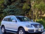 Volkswagen Touareg 2006 года за 4 800 000 тг. в Талдыкорган – фото 2