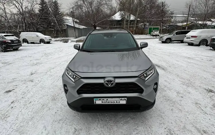 Toyota RAV4 2021 года за 19 900 000 тг. в Алматы