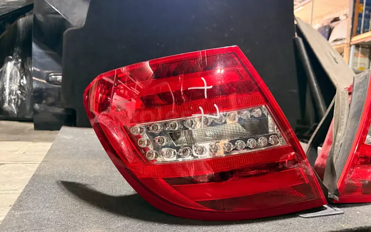 Фонари задние на Mercedes c200 w204/фара фонарь передняя задняя за 5 000 тг. в Алматы