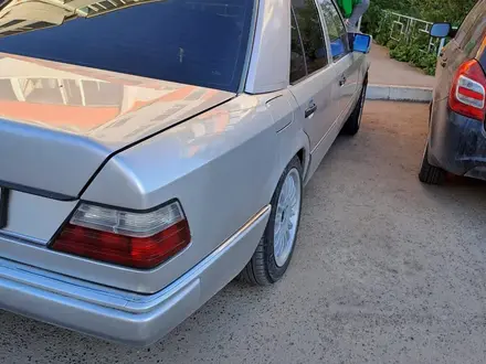 Mercedes-Benz E 260 1991 года за 1 050 000 тг. в Рудный